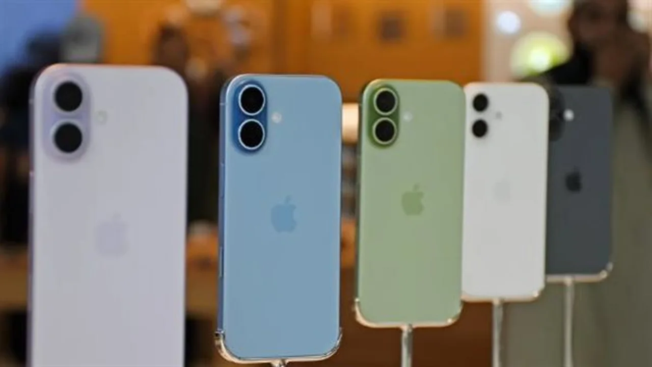 مقارنة شاملة.. اختلافات جوهرية في ألوان ومواصفات آيفون 18 برو الجديد